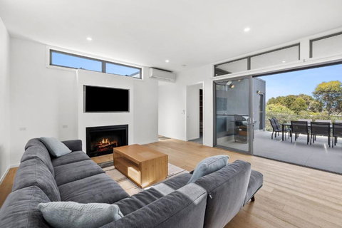 Aireys Sunset Beach House - Kawana Tourism 3