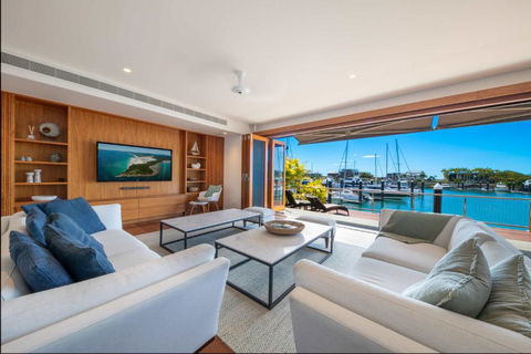 Airlie Beach Marina-Front Luxury At 10 The Cove - Kawana Tourism 0