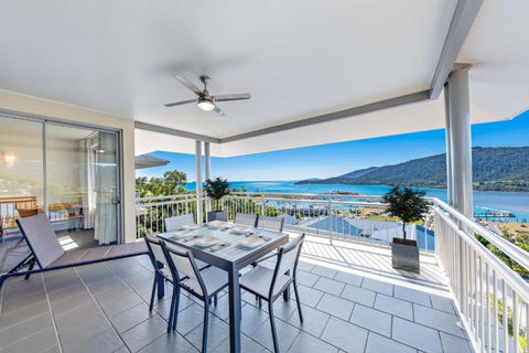 Airlie Beach Ocean Views & Resort Living @ 231 - Kawana Tourism 0
