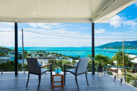 Airlie Blue On Blue - Kawana Tourism 1