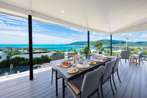 Airlie Blue On Blue - Kawana Tourism 0
