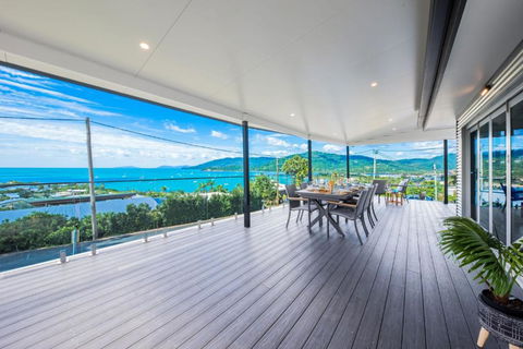 Airlie Blue On Blue - Kawana Tourism 2
