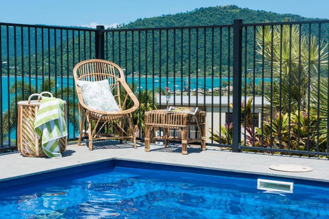Airlie Oasis - Kawana Tourism 1