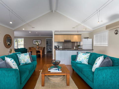 Akarana Beach House By Jervis Bay Rentals - Kawana Tourism 3