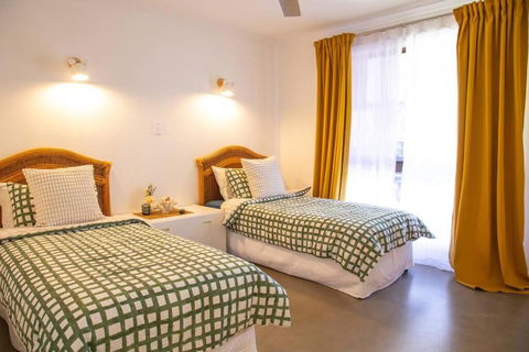 Al Fresco Residence In The Heart Of Point Lookout! - Kawana Tourism 3