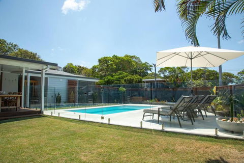 Al Fresco Residence In The Heart Of Point Lookout! - Kawana Tourism 2