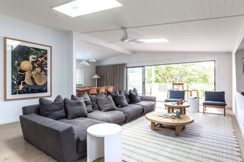 AL Sole - 4 Bedrooms - Pool - Location - Kawana Tourism 0