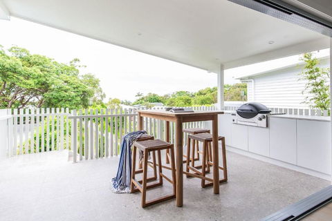 AL Sole - 4 Bedrooms - Pool - Location - Kawana Tourism 3