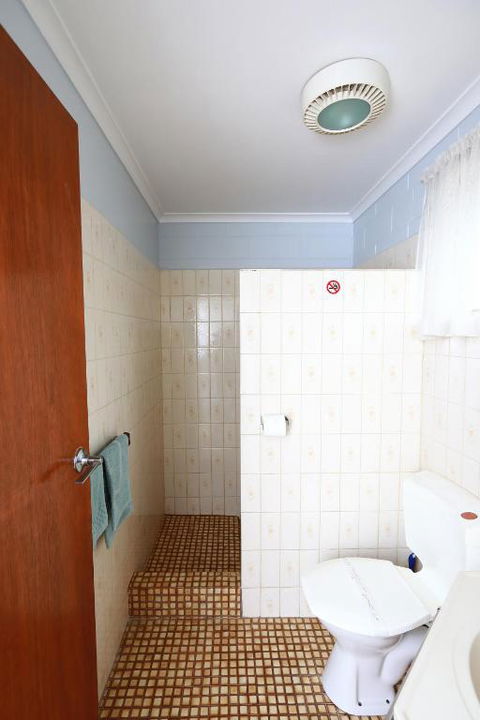 Albatross Motor Inn - Kawana Tourism 4