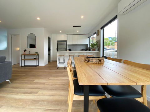 Albatross Rise - Modern Family Home - Kawana Tourism 4