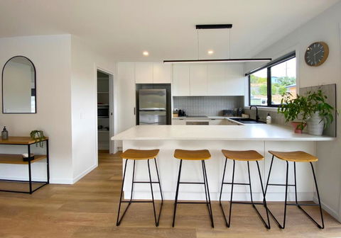 Albatross Rise - Modern Family Home - Kawana Tourism 1