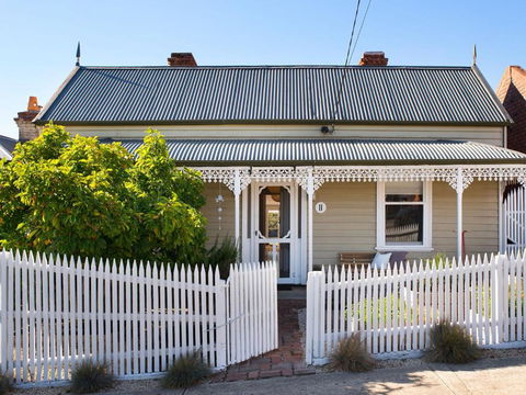 Albert Cottage - Kawana Tourism 0