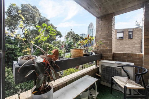 Albert Park Hideaway - A Peaceful Leafy Locale - Kawana Tourism 4