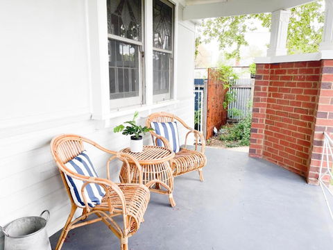 Albury Street Hideaway - Kawana Tourism 4