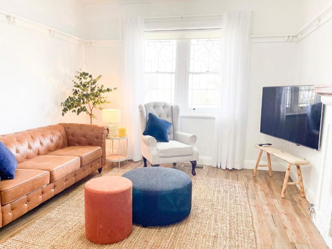 Albury Street Hideaway - Kawana Tourism 0