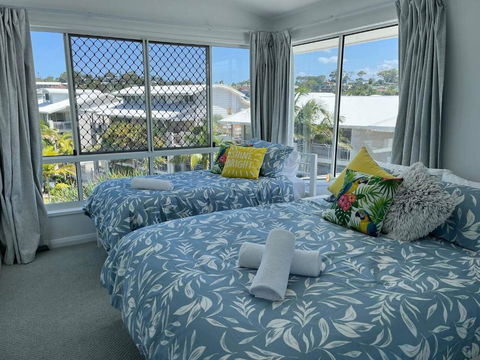Alex Heads Beachfront Resort 2 Bedroom Apartment - Kawana Tourism 2