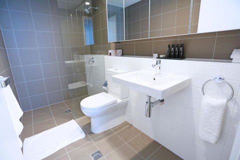 Alex Perry Hotel & Apartments - Kawana Tourism 4