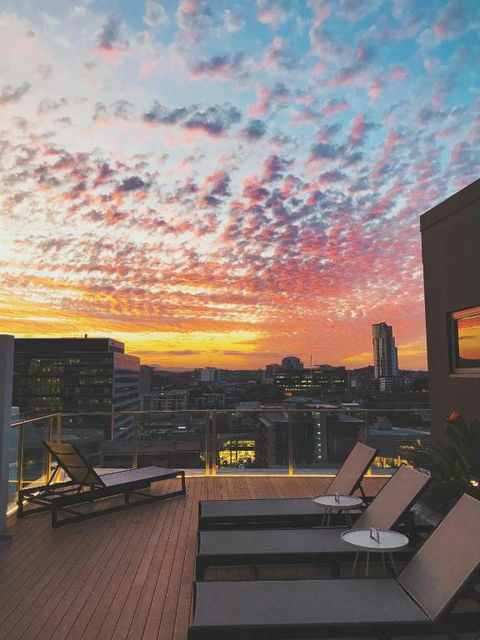 Alex Perry Hotel & Apartments - Kawana Tourism 0
