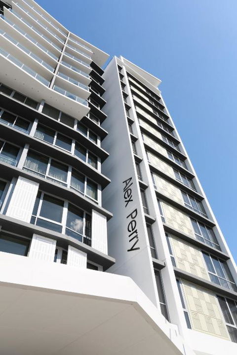 Alex Perry Hotel & Apartments - Kawana Tourism 3