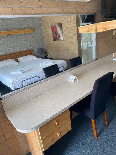 Alexander Motor Inn - Kawana Tourism 3