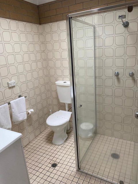 Alexander Motor Inn - Kawana Tourism 4