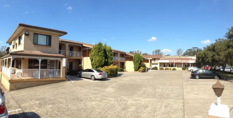 Alexander The Great Motel - Kawana Tourism 1