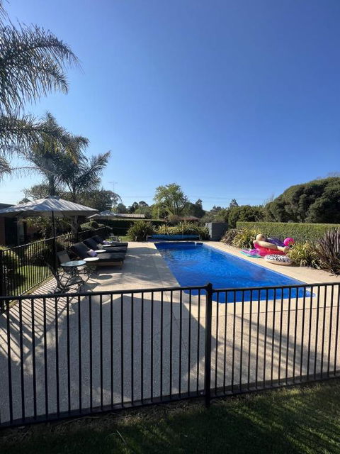 Alexandra Motor Inn - Kawana Tourism 1