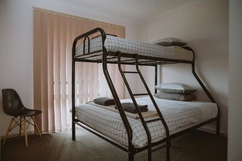 Alkoomi Chalets - Kawana Tourism 1