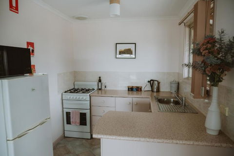 Alkoomi Chalets - Kawana Tourism 3