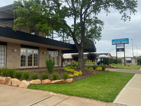 All Seasons Motor Lodge - Kawana Tourism 3