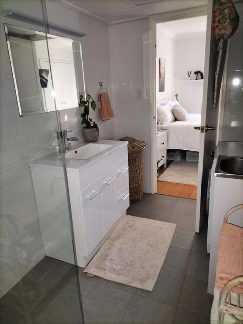 All The Comforts By The Lake - Kawana Tourism 3