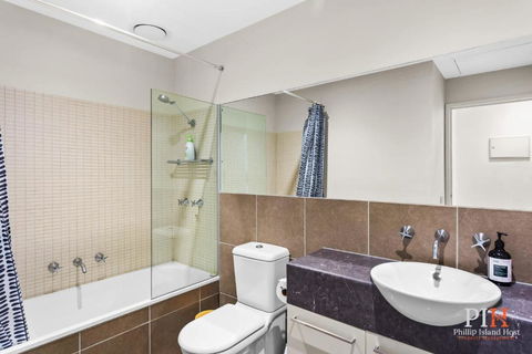 All The Views 2 Bedroom App San Remo - Kawana Tourism 3