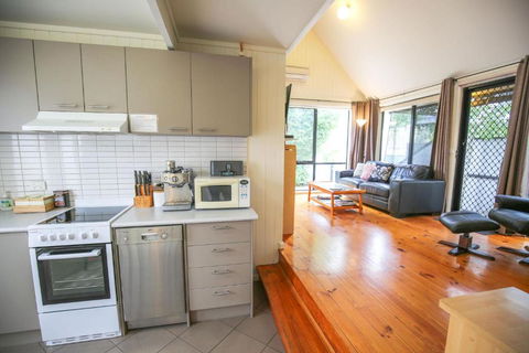 Allambie Cottages - Villa 1 - Kawana Tourism 2