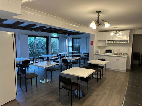 Allan Cunningham Motel - Kawana Tourism 3