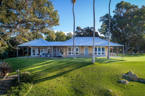 Allandale I Private Properties - Kawana Tourism 0