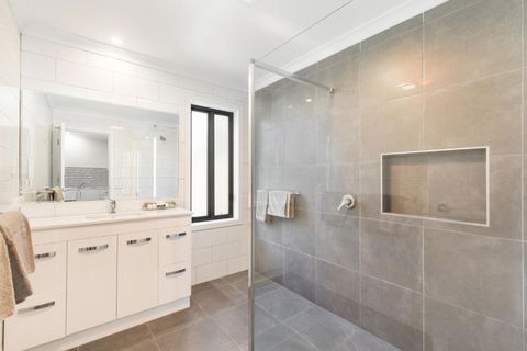 Allara Motor Lodge - Kawana Tourism 3