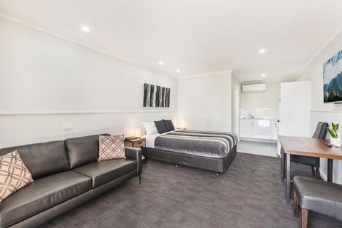 Allara Motor Lodge - Kawana Tourism 0