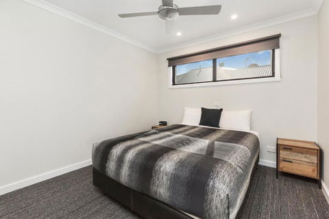 Allara Motor Lodge - Kawana Tourism 4