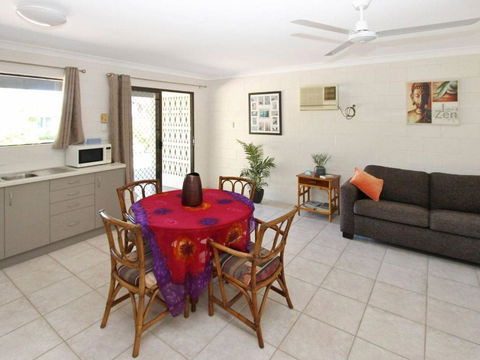 Alma Bay Holiday Unit 3 - Kawana Tourism 4