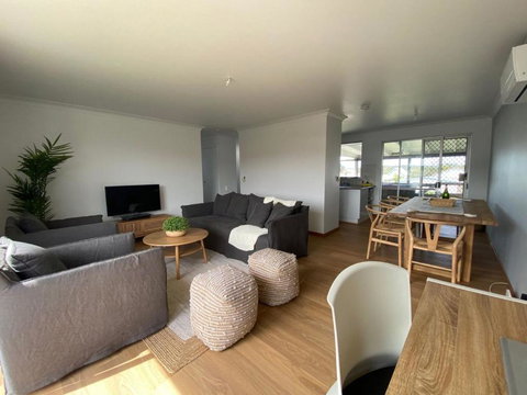Alma Beach Haven - Kawana Tourism 3