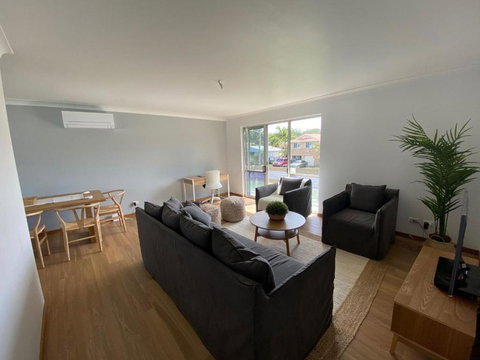 Alma Beach Haven - Kawana Tourism 1