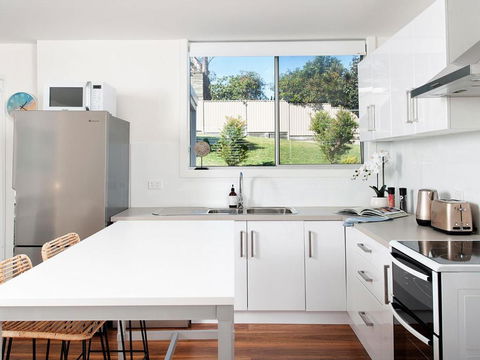 Aloha Beach House - Kawana Tourism 3