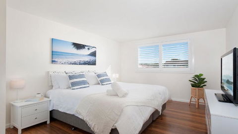 Aloha Beach House - Kawana Tourism 4