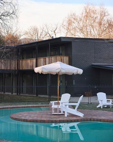 Alpine Inn - Kawana Tourism 0