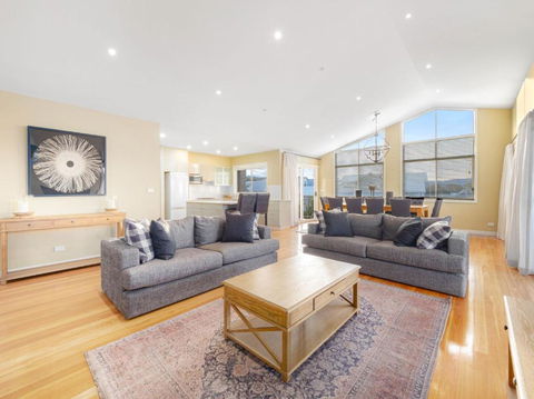 Alpine Retreat 107A Gippsland Street - Kawana Tourism 1