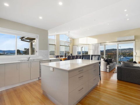 Alpine Retreat 107A Gippsland Street - Kawana Tourism 3