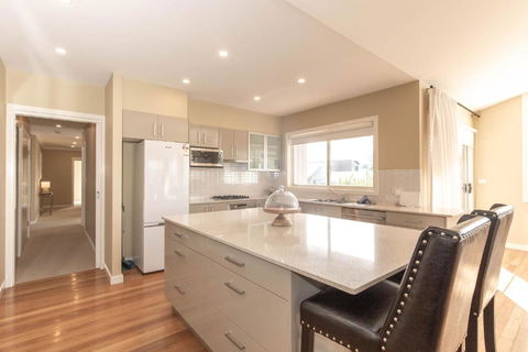Alpine Retreat 107A Gippsland Street - Kawana Tourism 4