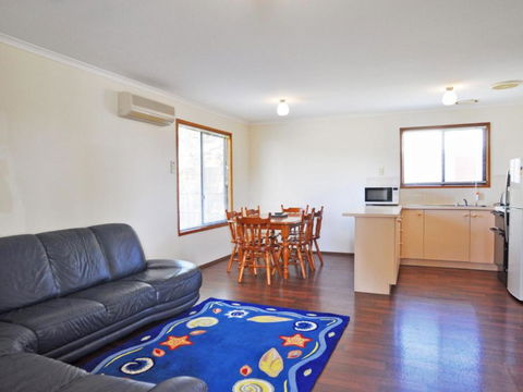 Alwyns By The Sea - Kawana Tourism 3