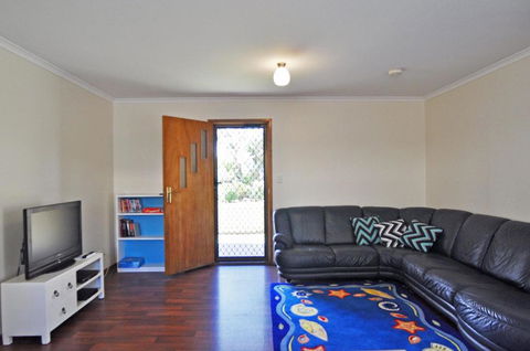Alwyns By The Sea - Kawana Tourism 1