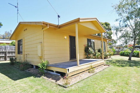 Alwyns By The Sea - Kawana Tourism 0